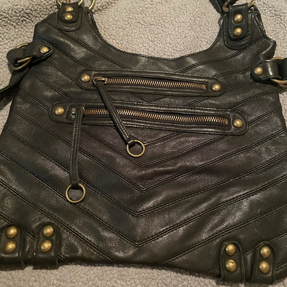 Love this purse but it’s not me.